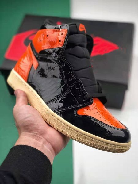 2019 new 1 high og shattered backboard black orange black toe men basketball shoes 1s fashion sneakers athletic shoes trainers
2019 new 1 high og shattered backboard black orange black toe men basketball shoes 1s fashion sneakers athletic shoes trainers
