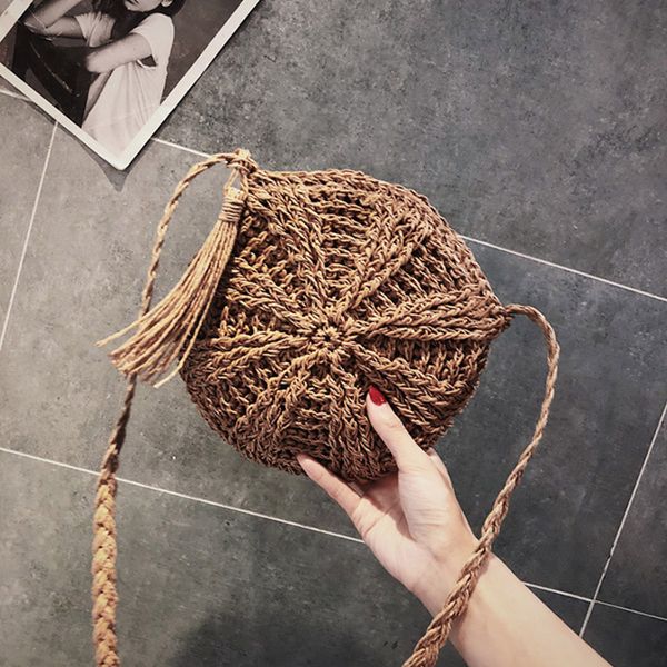 мода бахрома стро дамы сумка сумка ручной вязкой солома круглая плечевая crossbody сумка простой solid color summer beach bag
мода бахрома стро дамы сумка сумка ручной вязкой солома круглая плечевая crossbody сумка простой solid color summer beach bag
