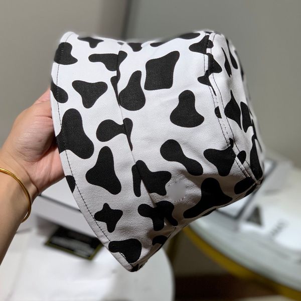 cows fisherman hat designer scarf bucket hat hats baseball cap women luxury designer scarves silk head scarf
cows fisherman hat designer scarf bucket hat hats baseball cap women luxury designer scarves silk head scarf