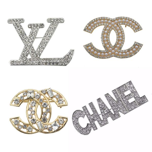 New arrival de igner brooche famou letter luxury brooche rhine tone cor age brooch pin women clothing decoration fa hion jewelry
New arrival de igner brooche famou letter luxury brooche rhine tone cor age brooch pin women clothing decoration fa hion jewelry