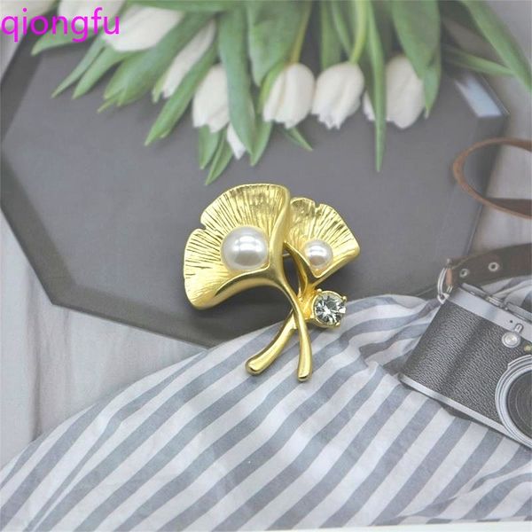 brooch female ya jin ginkgo biloba accessories brooch faux pearl simple sweater pin south korea atmosphere, Gray
brooch female ya jin ginkgo biloba accessories brooch faux pearl simple sweater pin south korea atmosphere, Gray
