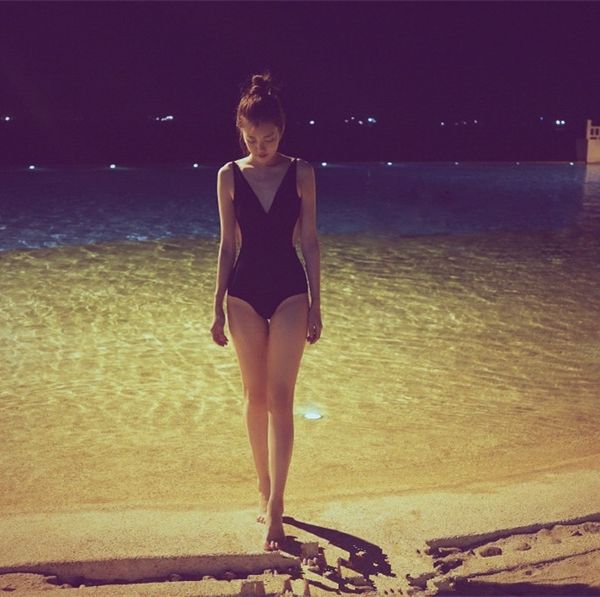 black dark v-neck back-leaking triangle conjoined belly-covering slim spring swimsuit female bikini swimsuit bikini, White;black
black dark v-neck back-leaking triangle conjoined belly-covering slim spring swimsuit female bikini swimsuit bikini, White;black