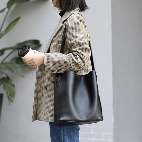 2020 new solid color simple retro bucket bag casual fashion large capacity wide shoulder strap shoulder messenger female bag
2020 new solid color simple retro bucket bag casual fashion large capacity wide shoulder strap shoulder messenger female bag