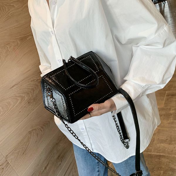 new handbags for women's bags fashion rhombic bag retro korean version shoulder crossbody bags casual rivets woman messenger bag
new handbags for women's bags fashion rhombic bag retro korean version shoulder crossbody bags casual rivets woman messenger bag