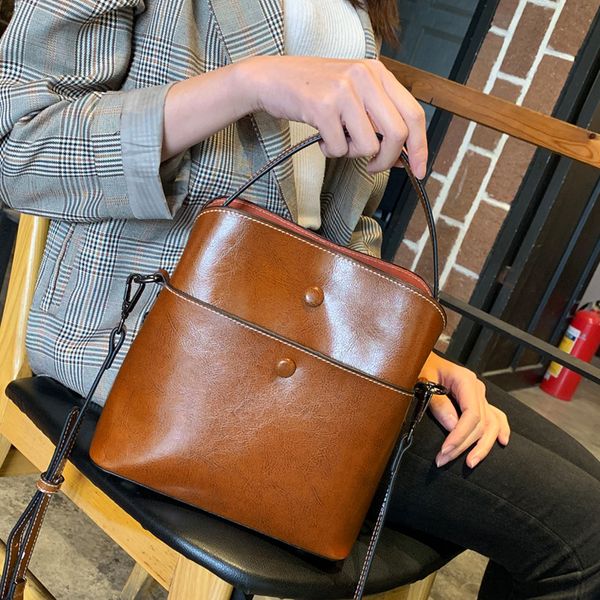 2020 new fashion women's leather bags european and american style shell bag all-match portable shoulder/crossbody bag fashion
2020 new fashion women's leather bags european and american style shell bag all-match portable shoulder/crossbody bag fashion