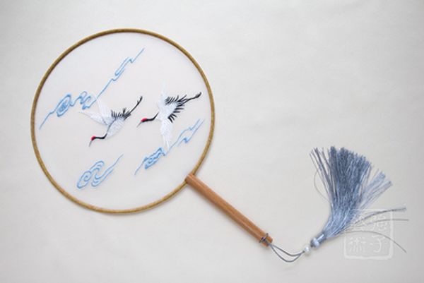 classical chinese round dance fan mulberry silk costume decorative craft fan single - side embroidery wooden handle fan gift
classical chinese round dance fan mulberry silk costume decorative craft fan single - side embroidery wooden handle fan gift