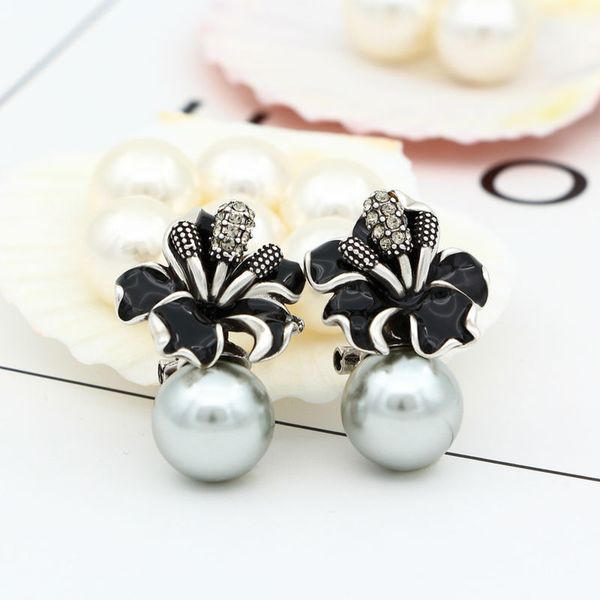 fashion- gold color simulated pearl earrings woman flower stud earrings with austria rhinestone, Golden;silver
fashion- gold color simulated pearl earrings woman flower stud earrings with austria rhinestone, Golden;silver