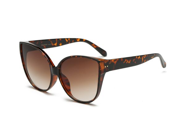 vintage rivet sunglasses metallic retro colorful film sunglass 2019 fashion sun glasses classic eyewear glasses 1801, White;black
vintage rivet sunglasses metallic retro colorful film sunglass 2019 fashion sun glasses classic eyewear glasses 1801, White;black