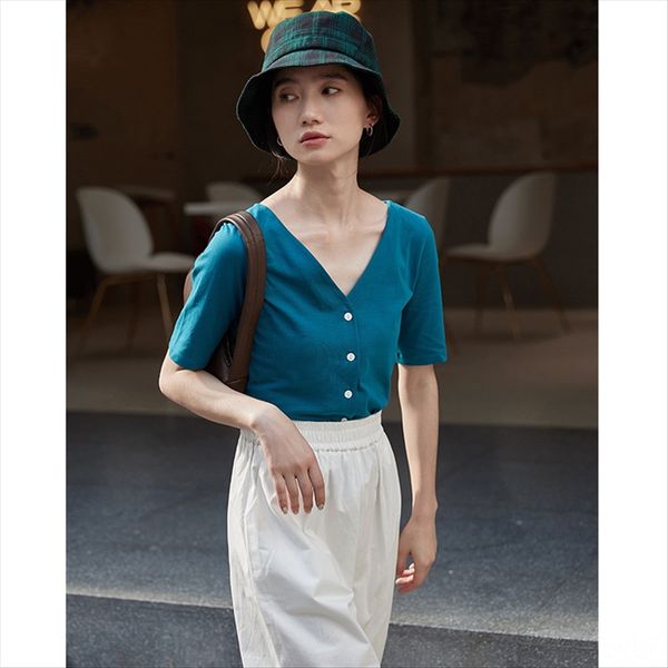 2020 french minority single-breasted slim solid color simple all-match v-neck short-sleeved t-shirt women's t-shirt nationality top, White
2020 french minority single-breasted slim solid color simple all-match v-neck short-sleeved t-shirt women's t-shirt nationality top, White