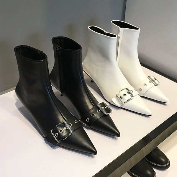 2020 autumn new korean fashion buckle decoration pointed toe stiletto heel women's boots, Black
2020 autumn new korean fashion buckle decoration pointed toe stiletto heel women's boots, Black