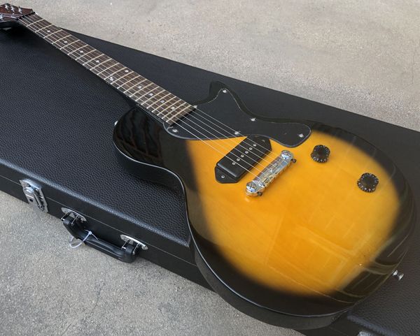 custom single cut 1959 junior black edge / yellow electric guitar single black p 90 pickup & dog ear, wrap arround, black back & side
custom single cut 1959 junior black edge / yellow electric guitar single black p 90 pickup & dog ear, wrap arround, black back & side
