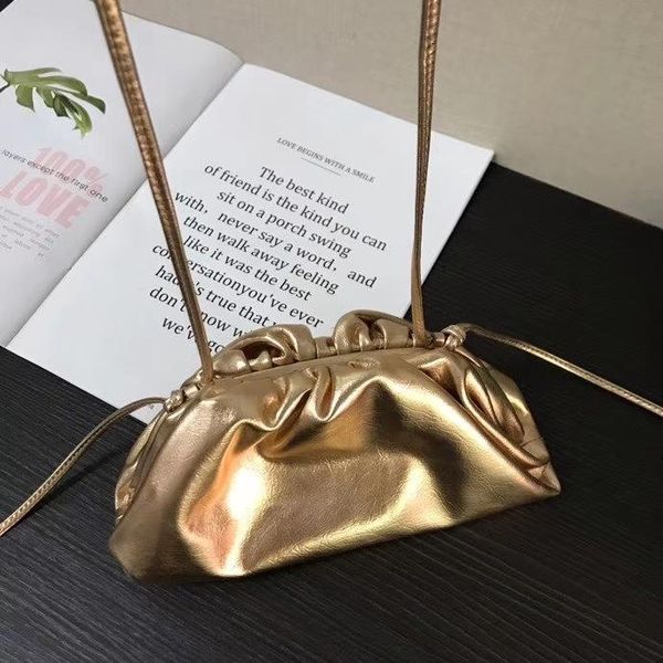 wholesale original fashion design purse,6colors chosen,many other brand purse,wallet with fast delivery
wholesale original fashion design purse,6colors chosen,many other brand purse,wallet with fast delivery