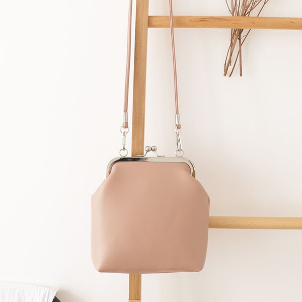 2020 new summer niche design mini clip bag wild cute shoulder fashion simple messenger small bag
2020 new summer niche design mini clip bag wild cute shoulder fashion simple messenger small bag