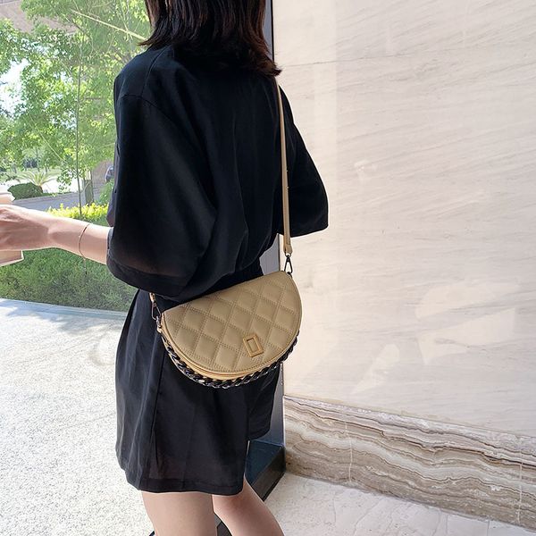 2020 new shoulder bag women's casual fashion korean version of the diamond semicircular chain saddle bag ladies
2020 new shoulder bag women's casual fashion korean version of the diamond semicircular chain saddle bag ladies