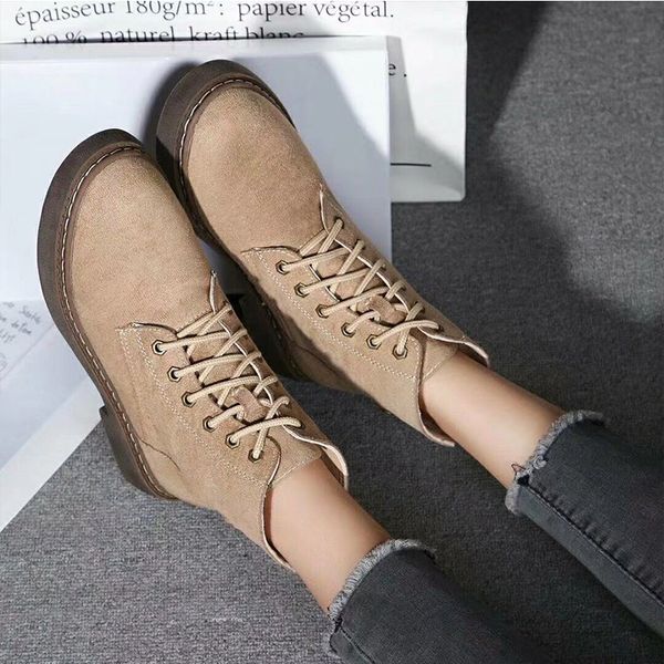 new martin boots high thick flat with waterproof fashion wild casual lace motorcycle boots cool skin original packaging factory direct
new martin boots high thick flat with waterproof fashion wild casual lace motorcycle boots cool skin original packaging factory direct