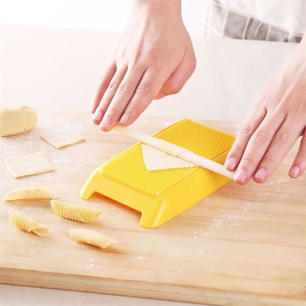 pasta macaroni maker diy food board kitchen tool elbow macaroni roller easy spaghetti maker pasta cooker kitchen accessories
pasta macaroni maker diy food board kitchen tool elbow macaroni roller easy spaghetti maker pasta cooker kitchen accessories