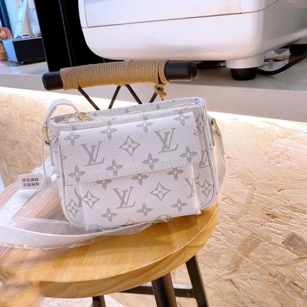 2020 fashion new famous designer men and women shoulder bag messenger bag handbag wallet 17cm
2020 fashion new famous designer men and women shoulder bag messenger bag handbag wallet 17cm