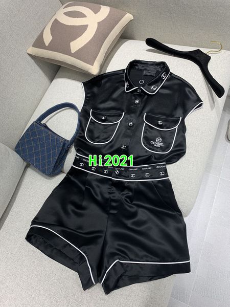 2020 high end women girls pants suit short sleeve shirt lapel neck letter embroidery print button nd shorts letter print jogging pants, White
2020 high end women girls pants suit short sleeve shirt lapel neck letter embroidery print button nd shorts letter print jogging pants, White