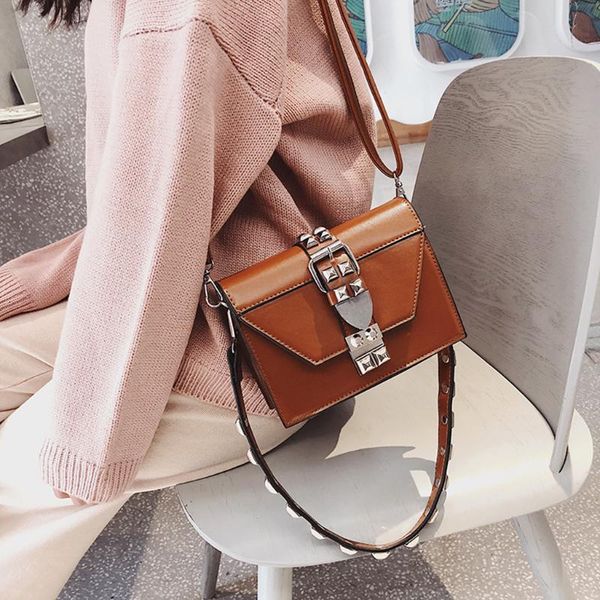 lady shoulders package letter purse mobile phone messenger bag luxury large capacity retro bucket bag ladies leather handbags
lady shoulders package letter purse mobile phone messenger bag luxury large capacity retro bucket bag ladies leather handbags