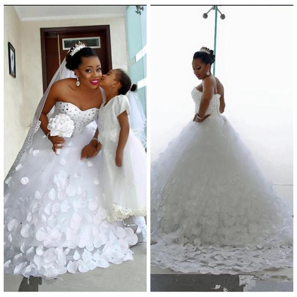 sweetheart long a-line wedding dresses with petal adorned lace up back 2019 bridal gowns beaded bling bling vestidos de mariee cheap, White
sweetheart long a-line wedding dresses with petal adorned lace up back 2019 bridal gowns beaded bling bling vestidos de mariee cheap, White