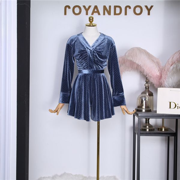 2019 winter new v-neck long-sleeved velvet diamond sequined shirt + high waist pleated skirt two-piece suit women, White
2019 winter new v-neck long-sleeved velvet diamond sequined shirt + high waist pleated skirt two-piece suit women, White