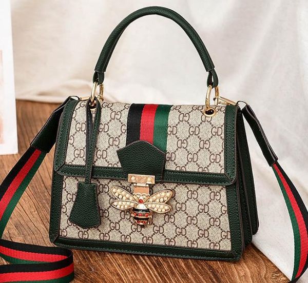 2020 designer handbags new fashion large-capacity bee bag atmosphere luxury handbag small square bag wild tide shoulder diagonal handbag
2020 designer handbags new fashion large-capacity bee bag atmosphere luxury handbag small square bag wild tide shoulder diagonal handbag