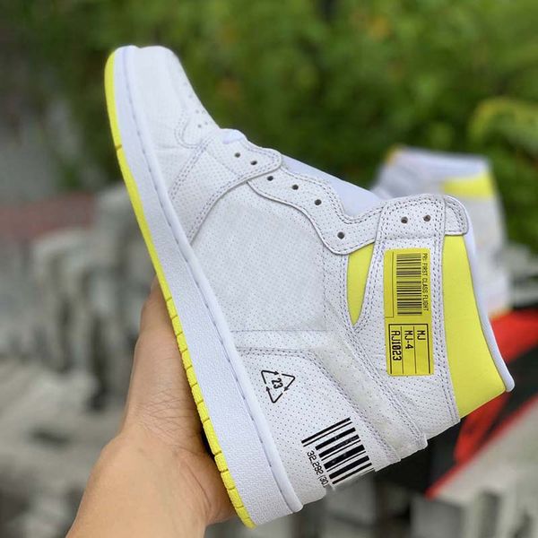 Newest Fashion Bar Code Design Basketball Shoes 1 1s First Class Flight Mens White Yellow Designer Trainer Sports Sneakers High Quality
Newest Fashion Bar Code Design Basketball Shoes 1 1s First Class Flight Mens White Yellow Designer Trainer Sports Sneakers High Quality