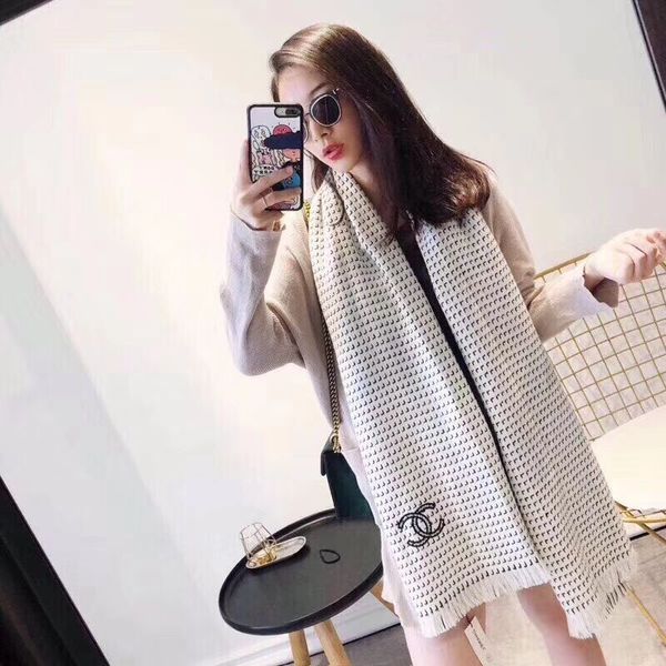 2020 fashion new style interpretation of pure cashmere shawls for men and women, double soft, smooth and warm new scarf, Blue;gray
2020 fashion new style interpretation of pure cashmere shawls for men and women, double soft, smooth and warm new scarf, Blue;gray
