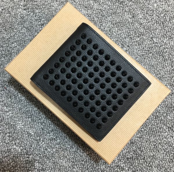 2020 solid summer trend black embossed leather wallet black rivet star same folding wallet men's short fashion card bag europe and amer, Red;black 
2020 solid summer trend black embossed leather wallet black rivet star same folding wallet men's short fashion card bag europe and amer, Red;black