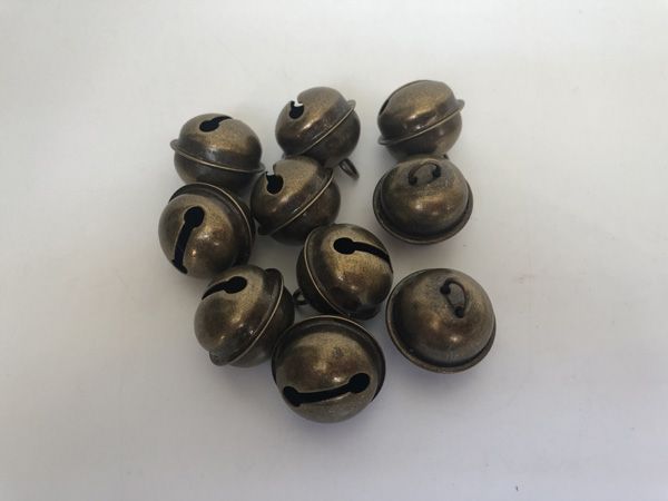 100pcs bronze 21.5mm vintage jingle bells antique crafting brass krampus bells for dog /house training/christmas tree
100pcs bronze 21.5mm vintage jingle bells antique crafting brass krampus bells for dog /house training/christmas tree