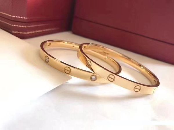 classic fashion brand designer jewelry rose gold 316l sterling silver bracelet with original box, both men and women love
classic fashion brand designer jewelry rose gold 316l sterling silver bracelet with original box, both men and women love