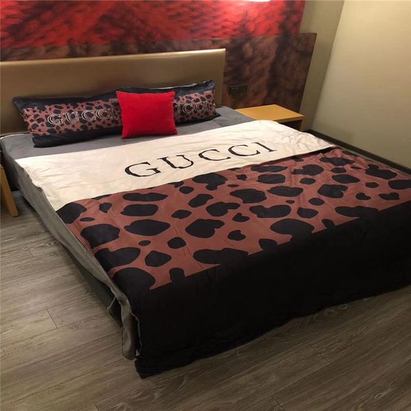 classic style fashion trend bedding sets leopard print bedding set gg letter european style duvet cover ing
classic style fashion trend bedding sets leopard print bedding set gg letter european style duvet cover ing