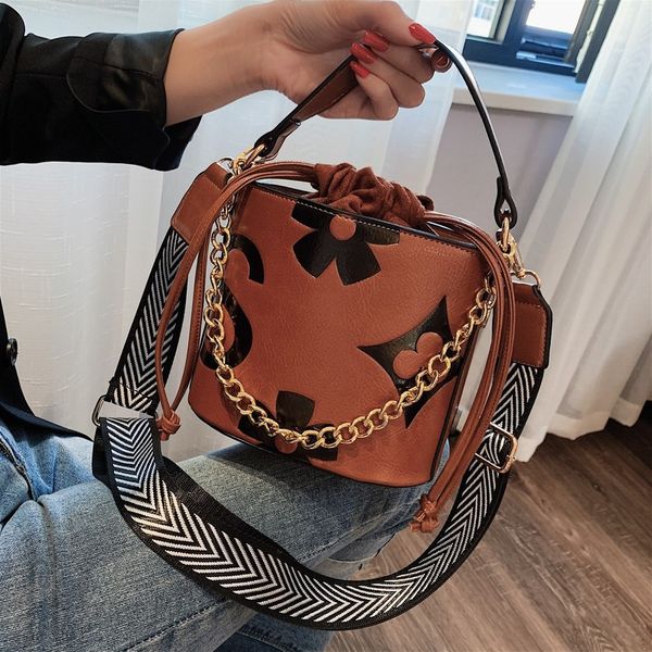 2020 new western broadband chain shoulder bag elegant personality lady handbag fashion wild crossbody bucket bag shoulder
2020 new western broadband chain shoulder bag elegant personality lady handbag fashion wild crossbody bucket bag shoulder