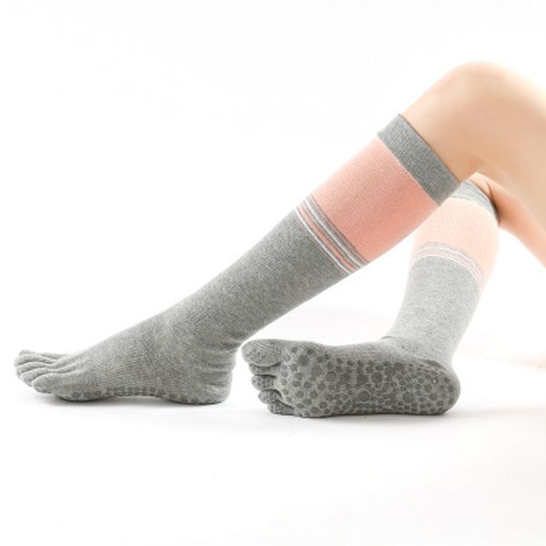 20s new womens yoga socks fashion non-slip cotton five-finger yoga stockings long tube sports women socks active stockings, Black;white
20s new womens yoga socks fashion non-slip cotton five-finger yoga stockings long tube sports women socks active stockings, Black;white