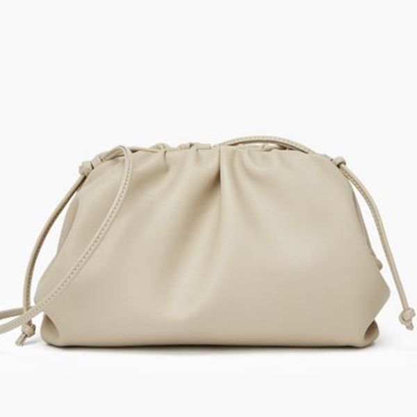 new trend korean leather fold cloud bag ms. shoulder handbag mobile phone pouch small travel bag
new trend korean leather fold cloud bag ms. shoulder handbag mobile phone pouch small travel bag
