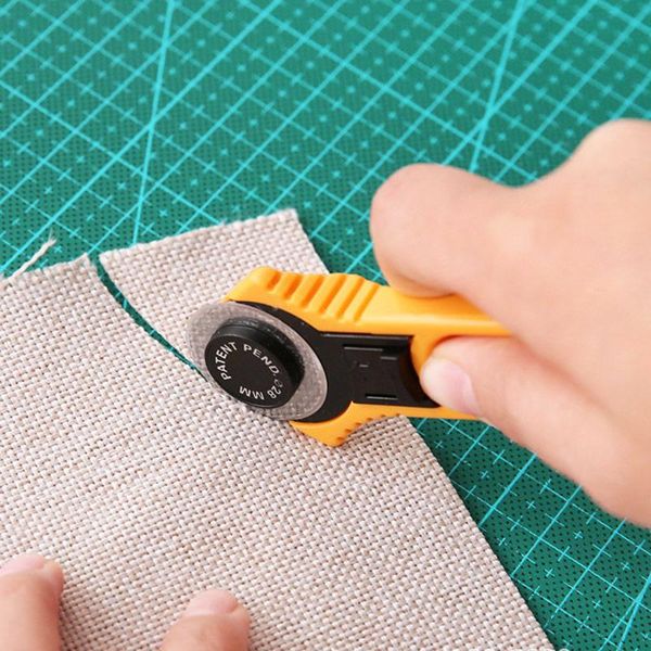 28/45mm cloth rotary cutter patchwork roller wheel round knife leather paper fabric cutter cutting tool, Black
28/45mm cloth rotary cutter patchwork roller wheel round knife leather paper fabric cutter cutting tool, Black