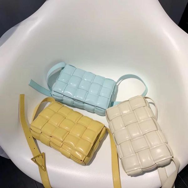 2020 лета нового высококачественный западный стиль тканые небольшой квадратный мешок, модный дикий кроссбоди мешок 
2020 лета нового высококачественный западный стиль тканые небольшой квадратный мешок, модный дикий кроссбоди мешок