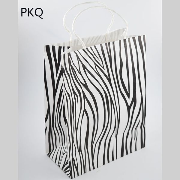 10pcs 21*11*27cm zebra pattern gift bags with handles high-end black kraft paper bags recyclable shopping bag
10pcs 21*11*27cm zebra pattern gift bags with handles high-end black kraft paper bags recyclable shopping bag