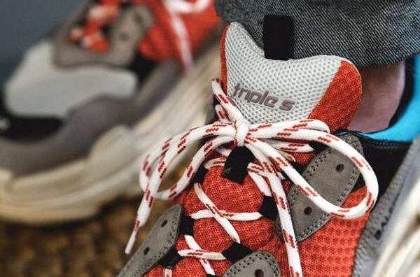 2020 luxury crystal bottom brand paris 17fw triple s mens desìgner balèncìaga vintage dad platform women casual shoes sports trainers 112804, Black
2020 luxury crystal bottom brand paris 17fw triple s mens desìgner balèncìaga vintage dad platform women casual shoes sports trainers 112804, Black