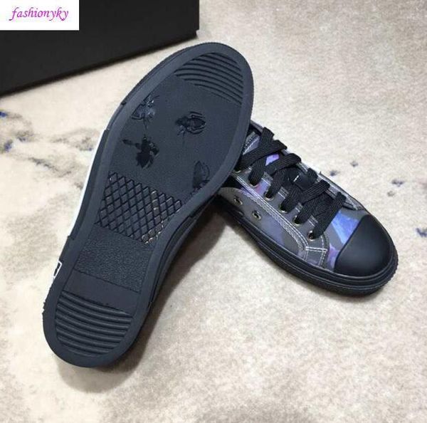 classics b23 single m classic logo as the main vision, in the way of large-area printing on the upper couple size 36-45with box, Black
classics b23 single m classic logo as the main vision, in the way of large-area printing on the upper couple size 36-45with box, Black