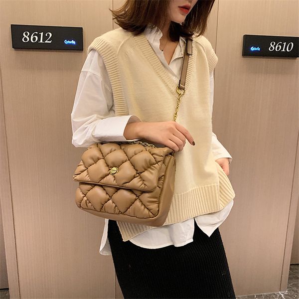 toyoosky new women handbag feather flap bags new winter space crossbody bags down cotton-padded bag tote women messenger bag
toyoosky new women handbag feather flap bags new winter space crossbody bags down cotton-padded bag tote women messenger bag