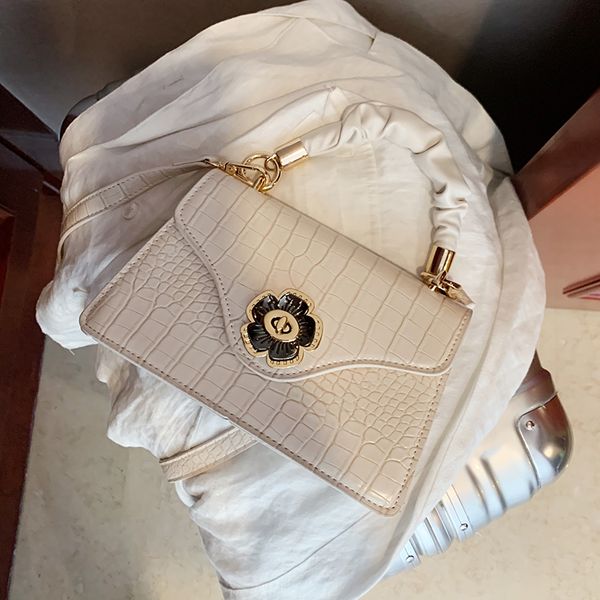 crocodile pattern flip tote bag 2020 fashion new high-quality pu leather women's designer handbag lock shoulder messenger bag
crocodile pattern flip tote bag 2020 fashion new high-quality pu leather women's designer handbag lock shoulder messenger bag
