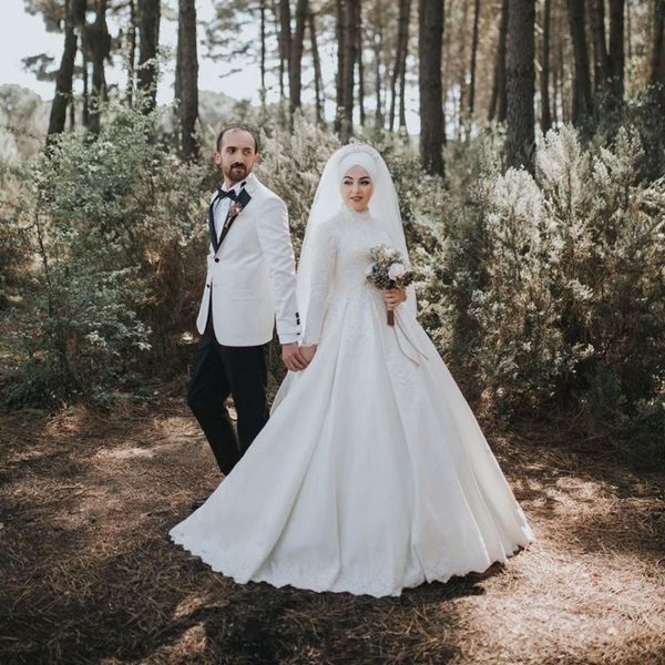 2020 vintage long sleeves muslim islam wedding dresses with lace appliques high neck ball gown arabic dubai wedding gown custom made
2020 vintage long sleeves muslim islam wedding dresses with lace appliques high neck ball gown arabic dubai wedding gown custom made