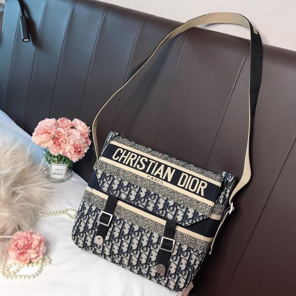 дизайн мужчины женщины сумки плеча мода роскошные crossbody сумка fanny pack женщины марка сумки casual открытый мешок плеча b102757k
дизайн мужчины женщины сумки плеча мода роскошные crossbody сумка fanny pack женщины марка сумки casual открытый мешок плеча b102757k