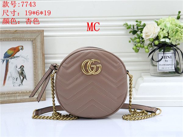 ladies 2019 new european and american fashion lingge embroidery heart chain bag small round bag zipper bag delivery
ladies 2019 new european and american fashion lingge embroidery heart chain bag small round bag zipper bag delivery
