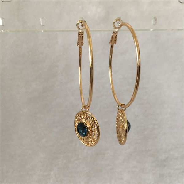 casual gold color filigree flower round disc charm hoop earring for women girl, Golden;silver
casual gold color filigree flower round disc charm hoop earring for women girl, Golden;silver