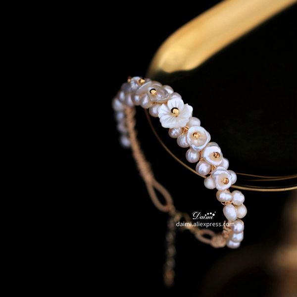 daimi natural pearl shell flower gentle and sweet white wrist handmade pearl bracelet bangles designer jewelry for women, Golden;silver
daimi natural pearl shell flower gentle and sweet white wrist handmade pearl bracelet bangles designer jewelry for women, Golden;silver