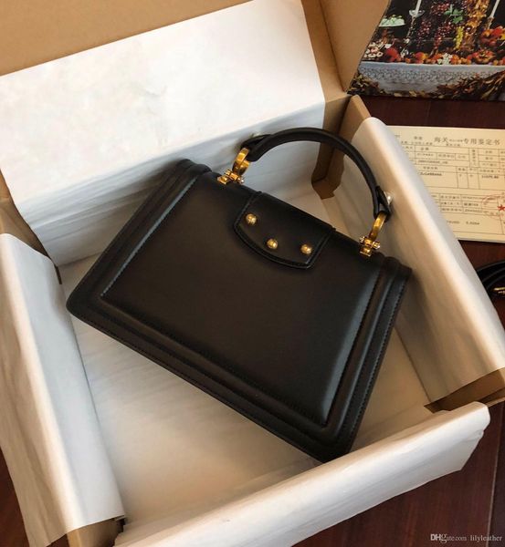 2019 new baroque style amore lady leather letter handbag pearl rivet single shoulder tote messenger leather bulkhead large capacity 27cm
2019 new baroque style amore lady leather letter handbag pearl rivet single shoulder tote messenger leather bulkhead large capacity 27cm