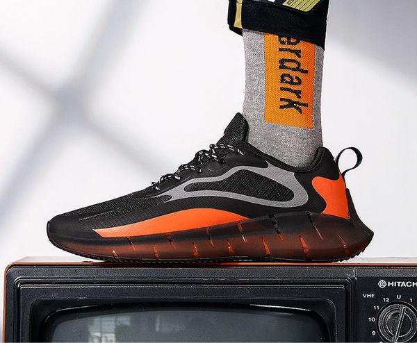 2020 men sports and leisure shoes non slip rubber sole fashion runing shoes soft soles black/gray/white sizes 39-45 a026
2020 men sports and leisure shoes non slip rubber sole fashion runing shoes soft soles black/gray/white sizes 39-45 a026