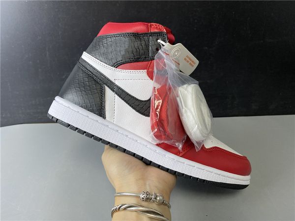 with box men 1s basketball shoes 1 high og wmns satin snake designer luxury trainer athletic sports sneakers
with box men 1s basketball shoes 1 high og wmns satin snake designer luxury trainer athletic sports sneakers